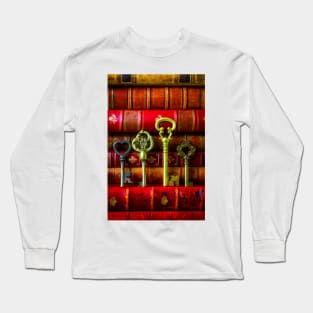 Four Skeleton Keys And Old Books Long Sleeve T-Shirt